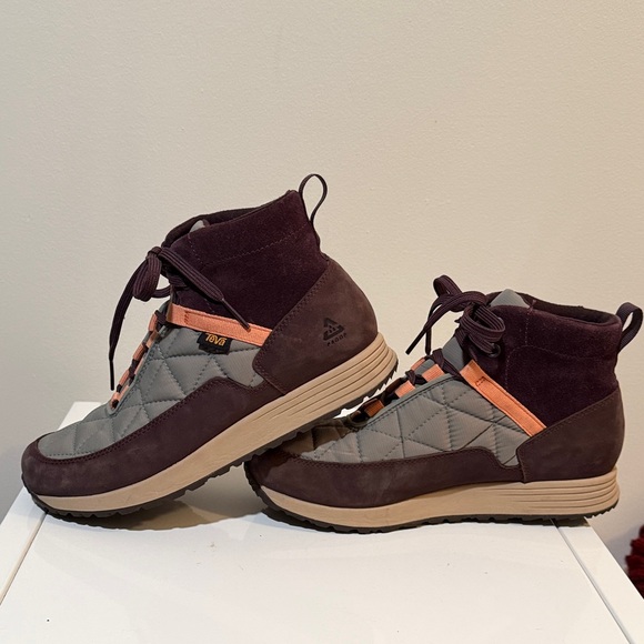 Teva Women's Quilted ReEmber Commute waterproof Booties size 8.5 - Picture 5 of 13